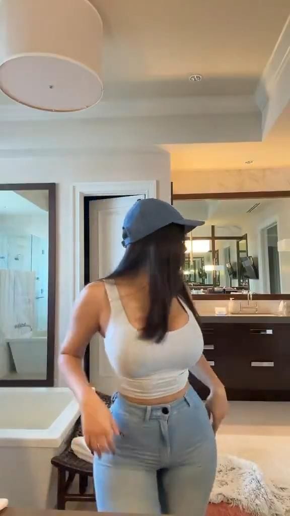 video gadis jerman latihan koreografi di lapangan viral